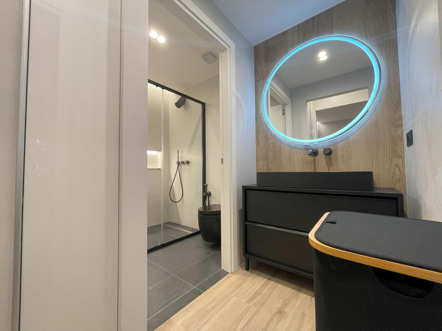 Luxurious Bathroom with lit-up mirror